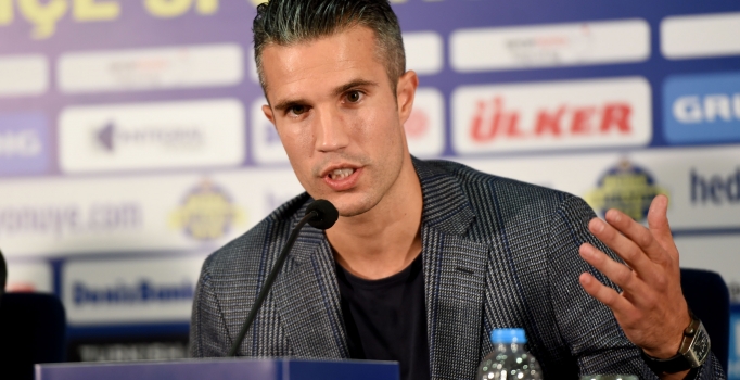 Robin van Persie imzayı 
attı: Merhaba Fenerbahçe