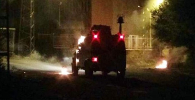 Siirt'te devriye görevi yapan zırhlı polis aracına roketli saldırı / Sondakika haberleri