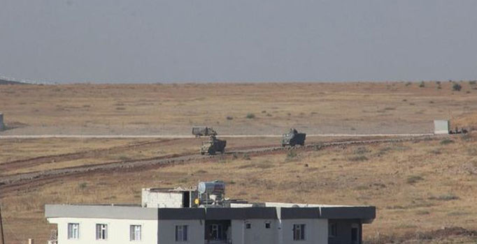 Zırhlı araçlar ve kirpiler Suriye'ye geçti