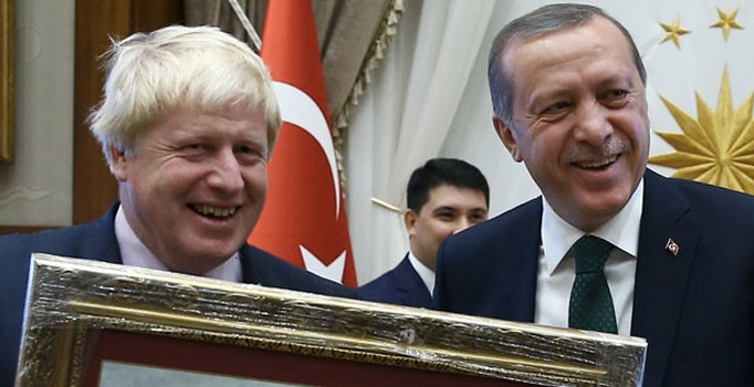 Cumhurbaşkanı Erdoğan'dan Boris Johnson'a sürpriz hediye