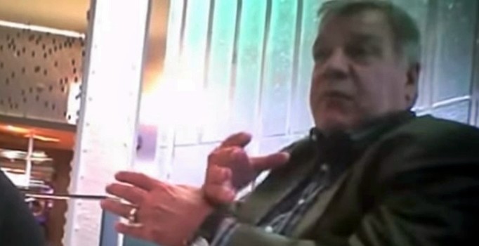 İngiltere Milli Takımı Teknik Direktörü rüşvet pazarlığı yaparken görüntülendi