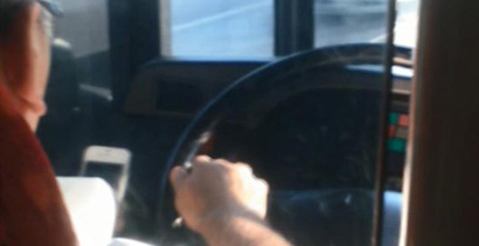 Metrobüs şoförü sosyal medya hesabını böyle yönetti