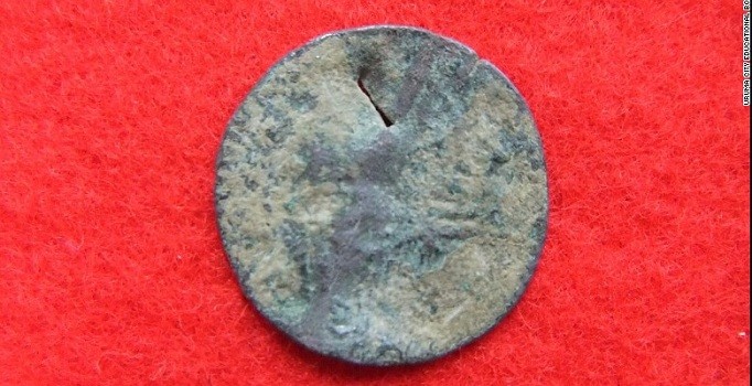 Japonya'nın Okinawa adasında Roma ve Osmanlı imparatorluklarına ait sikkeler bulundu.