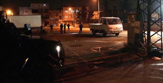 Adana Küçükdikili Çınarlı Mahallesi'nde polise ses bombalı saldırı | Son dakika haberleri