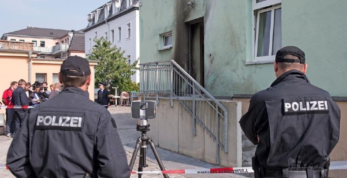 Almanya'daki cami saldırısını kiliseler ve politikacılar kınadı