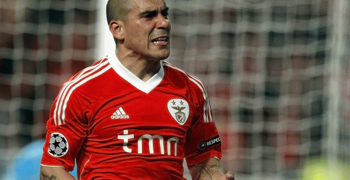 Maxi Pereira resmen Porto'da