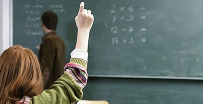 Meslekten ihraç edilen öğretmenlerin maaşlarının yarısı geri verilecek