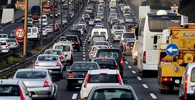 Trafikte tehlikeli araç kullanana 2700 TL ceza geliyor