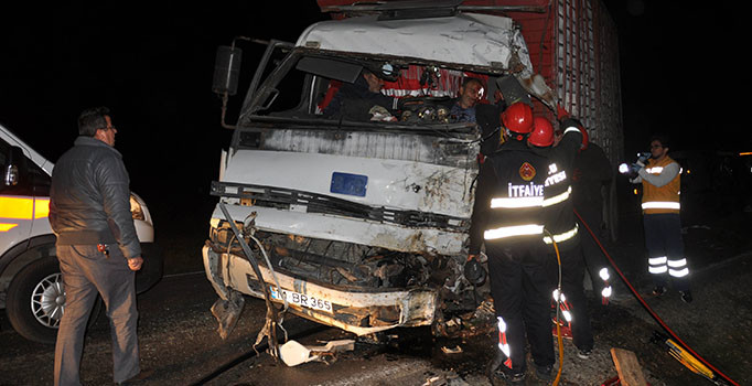 Bolu Mudurnu Doğancı Köyü'nde otobüs ile kamyon çarpıştı: 1 ölü, 39 yaralı | Son dakika haberleri