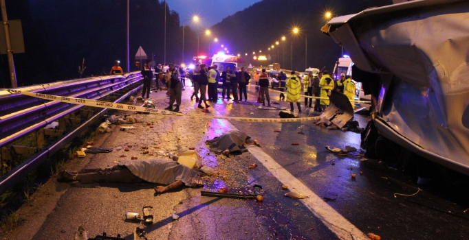 Bolu'da 2 otobüs çarpıştı:
En az 7 ölü 40 yaralı