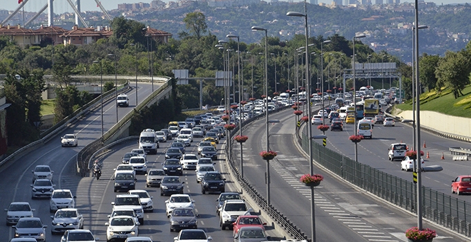 İstanbul'da beklenen 
trafik dalgası başladı