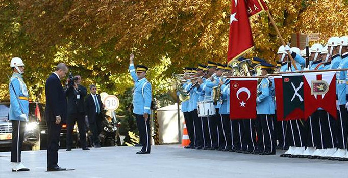 Erdoğan'ı Meclis'te polislerden oluşan tören mangası karşıladı