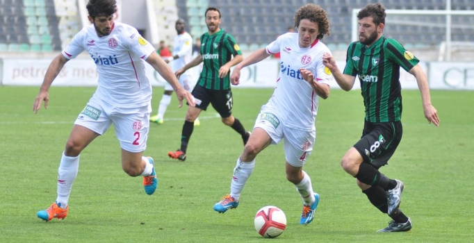 Antalyaspor deplasmanda güldü