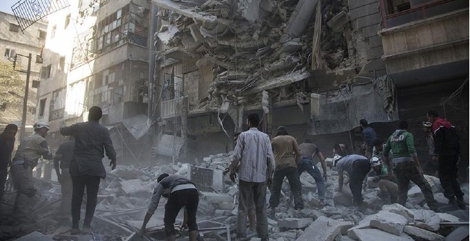 Halep'te kalan son hastanelerden biri vuruldu