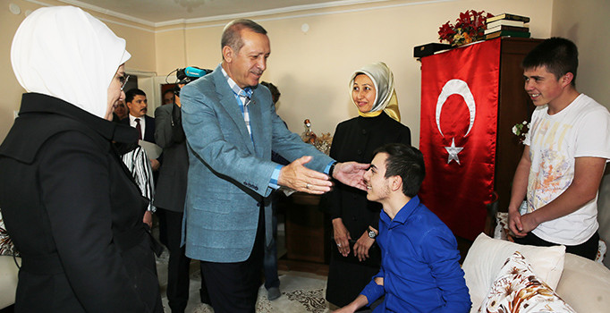 Cumhurbaşkanı Erdoğan'dan şehit ailelerine taziye ziyareti