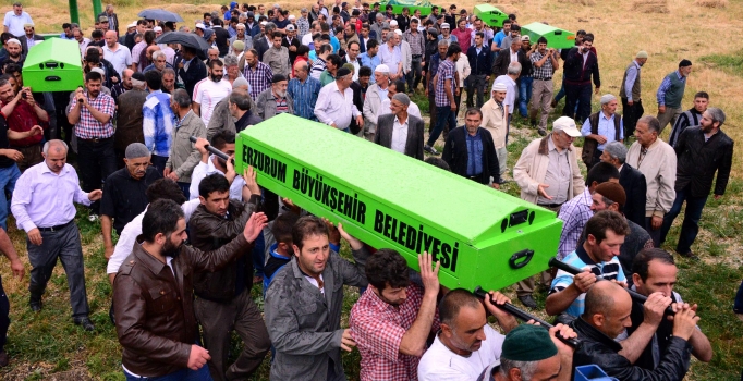 Karasu Nehri'nde vefat 
edenler defnedildi