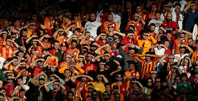 Galatasaray fotoğrafını yayınladığı o taraftarı arıyor!
