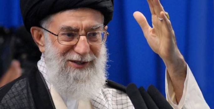 Hamaney'den Ruhani'ye uyarı:
"Batı'ya güven olmaz"