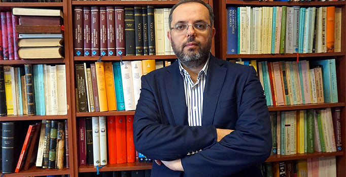 Erhan Afyoncu kimdir?