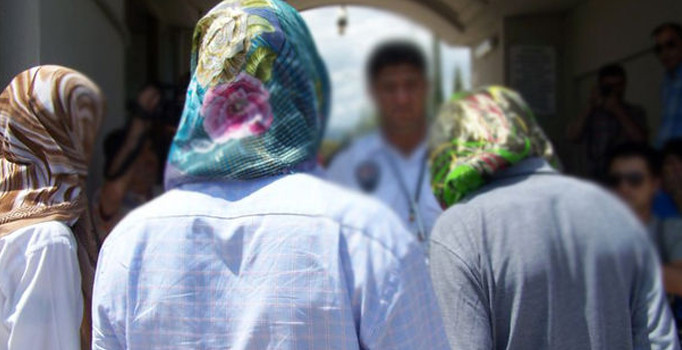 Kanada'da bir öğretmen başörtüsünü çıkarmayan öğrencisini sınavdan attı