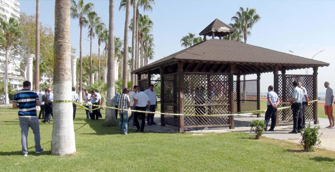 FETÖ'den açığa alınan polis başına ateş ederek intihar etti