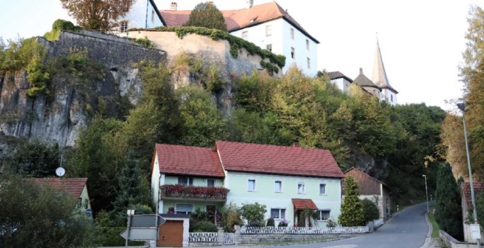 Ailesinin evinde 30 yıl boyunca tutuklu kalan adam kurtarıldı