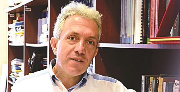 Profesörden ilginç yorum: Pokemon Go oynuyorsunuz, ülkenizi satıyorsunuz!