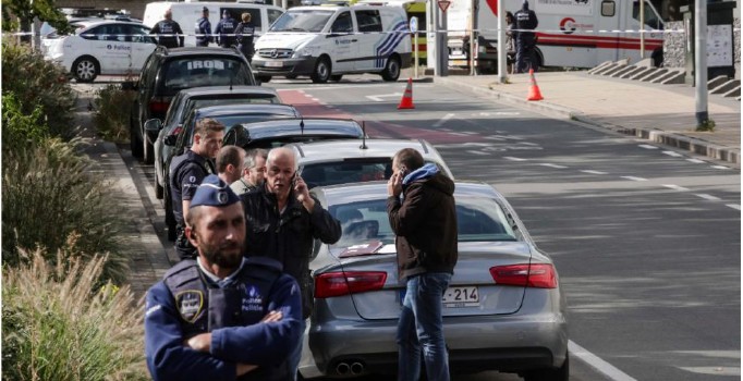 Brüksel'de polise bıçaklı saldırı, terörle mücadele savcıları devrede