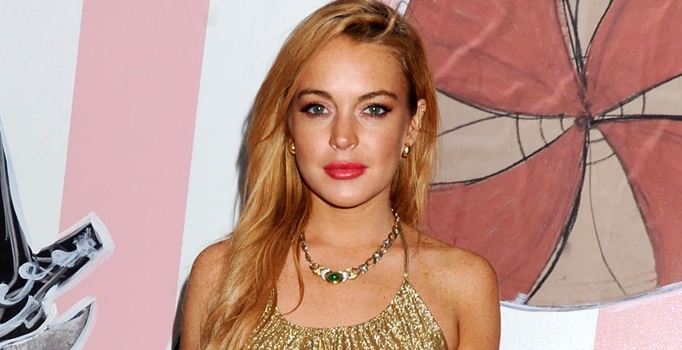 Lindsay Lohan gazetecilerden kaçtı