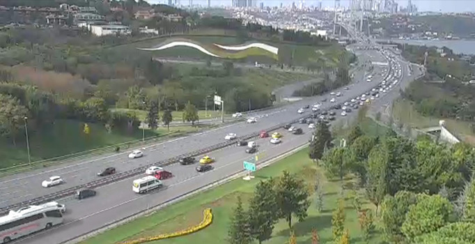 15 Temmuz Şehitler Köprüsü'nde intihar girişimi! Trafik kilit | Son dakika haberleri