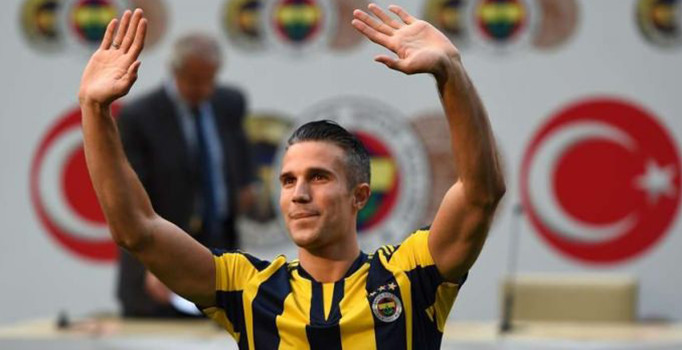 Fenerbahçeli futbolcu Robin van Persie'ye büyük onur