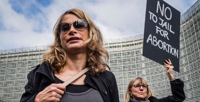 Polonya'da, kürtaj tasarısı meclisten döndü