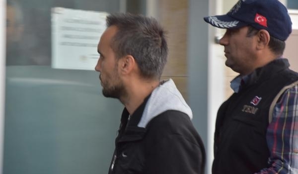 İzmir'de FETÖ abi ve ablalarına operasyon; 20 gözaltı