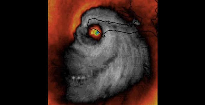 Matthew kasırgasının uydu görüntüsü tüyler ürpertti