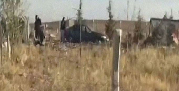 Teröristler kamufle olmak için otomobile Türk Bayrağı asmış