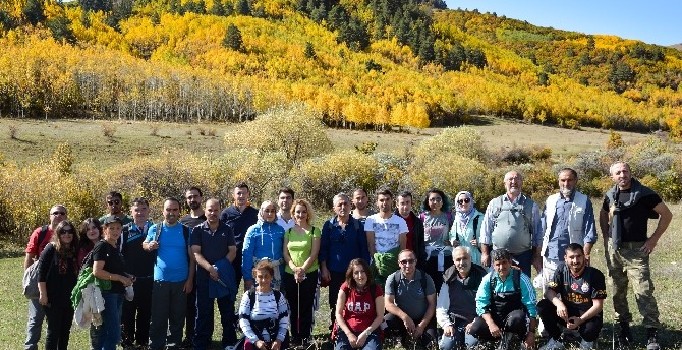 Gümüşhaneli dağcılardan Güzyurdu köyüne ‘güz’ yürüyüşü