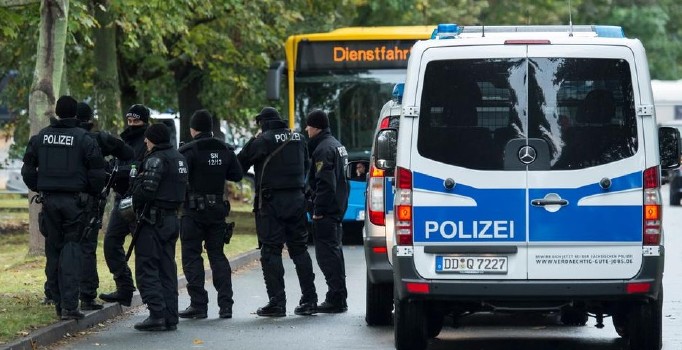 Almanya'da terör zanlısının aranması devam ediyor