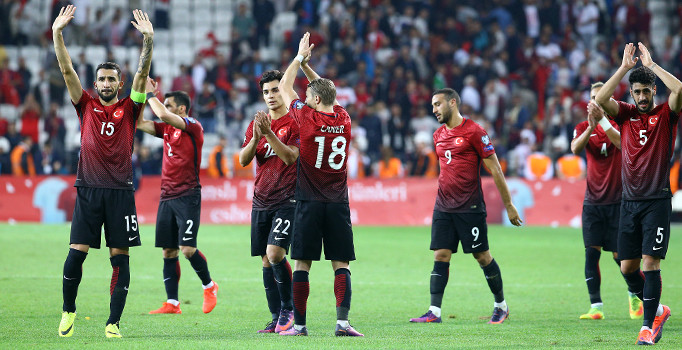 Milliler'in 11'inde büyük sürpriz: Terim santrforsuz oynuyor