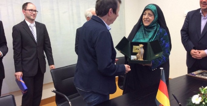 İran basını Almanya Çevre Bakanı Hendricks'i erkek zannetti