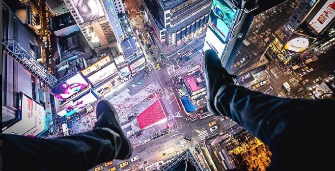 Instagram yıldızı metronun üstünde fotoğraf çekerken öldü