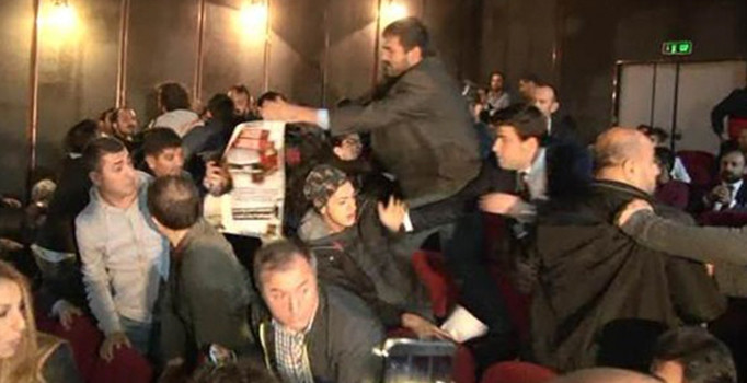 Kılıçdaroğlu'nun İstanbul katıldığı sempozyumda Ankara protestosu