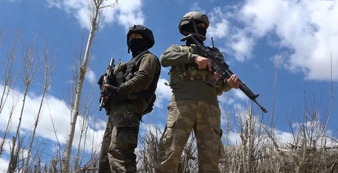 Çukurca Uzundere’de iki terörist etkisiz hale getirildi