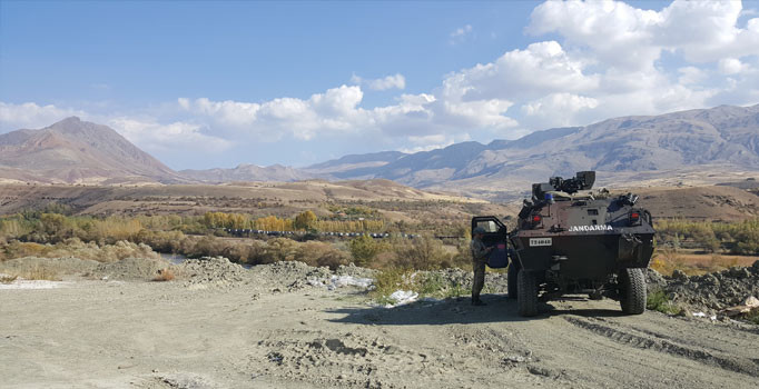 Erzincan'da yük trenine bombalı saldırı | Son dakika haberleri