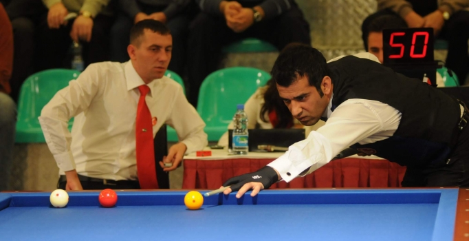 Türkiye 3 Bant Bilardo Şampiyonu Lütfi Çenet
