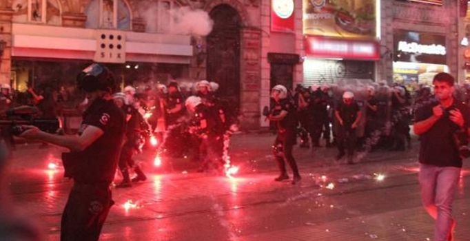 Taksim'deki Suruç eylemine 
polis müdahalesi