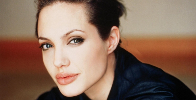 Angelina Jolie’nin ikizleri Knox ve Vivienne 7 yaşında