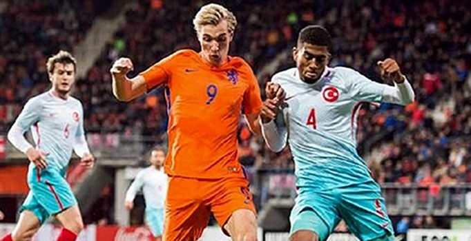 Hollanda'da yeteneğiyle dikkatleri üzerine çeken 'yeni Rijkaard' Türkiye'yi seçti