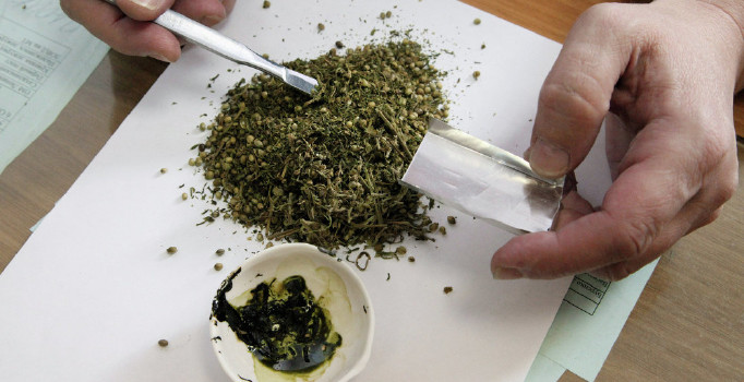 Paris'te ilk yasal uyuşturucu salonu açılıyor