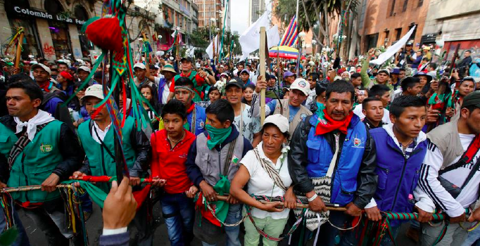 Kolombiyalılar barış için yürüdü