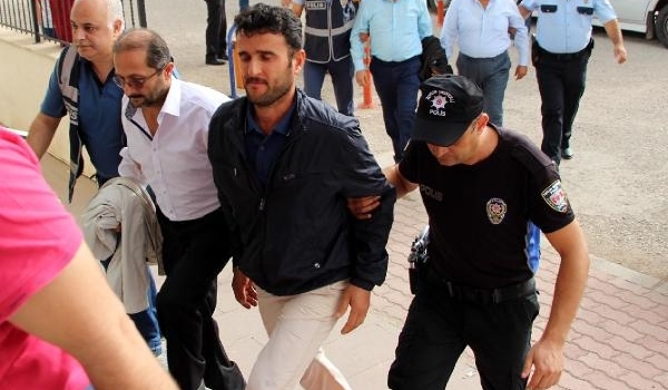 Kumluca'da FETÖ operasyonunda 9 tutuklama